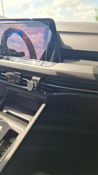 RS-Mount, fahrzeugspezifischer Handyhalter passend für VW Golf 8, Made in Germany